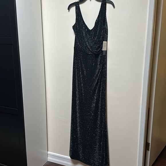 Jones New York holiday dress. - Picture 1 of 7
